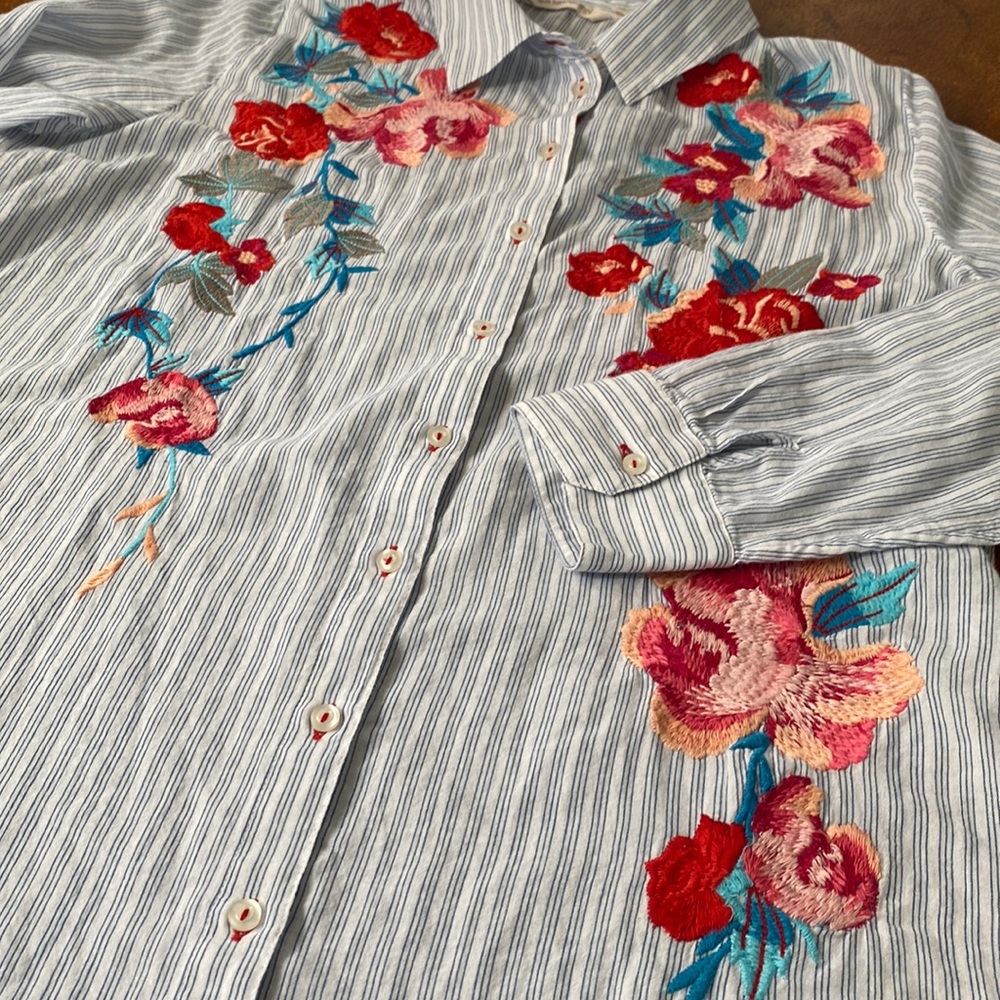 Soft Surroundings embroidered spring roses button down blouse size large
